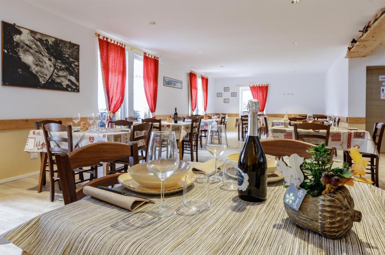 Albergo Ristorante Le Alpi La Frua Екстериор снимка