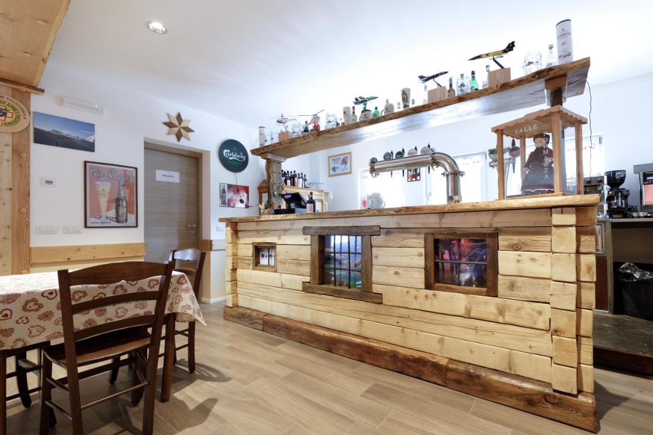 Albergo Ristorante Le Alpi La Frua Екстериор снимка